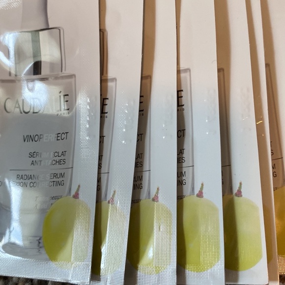 🔥25 SAMPLE CAUDALIE PARIS COMPLEXION CORRECTING VINOPERFECT🔥 - Picture 2 of 4